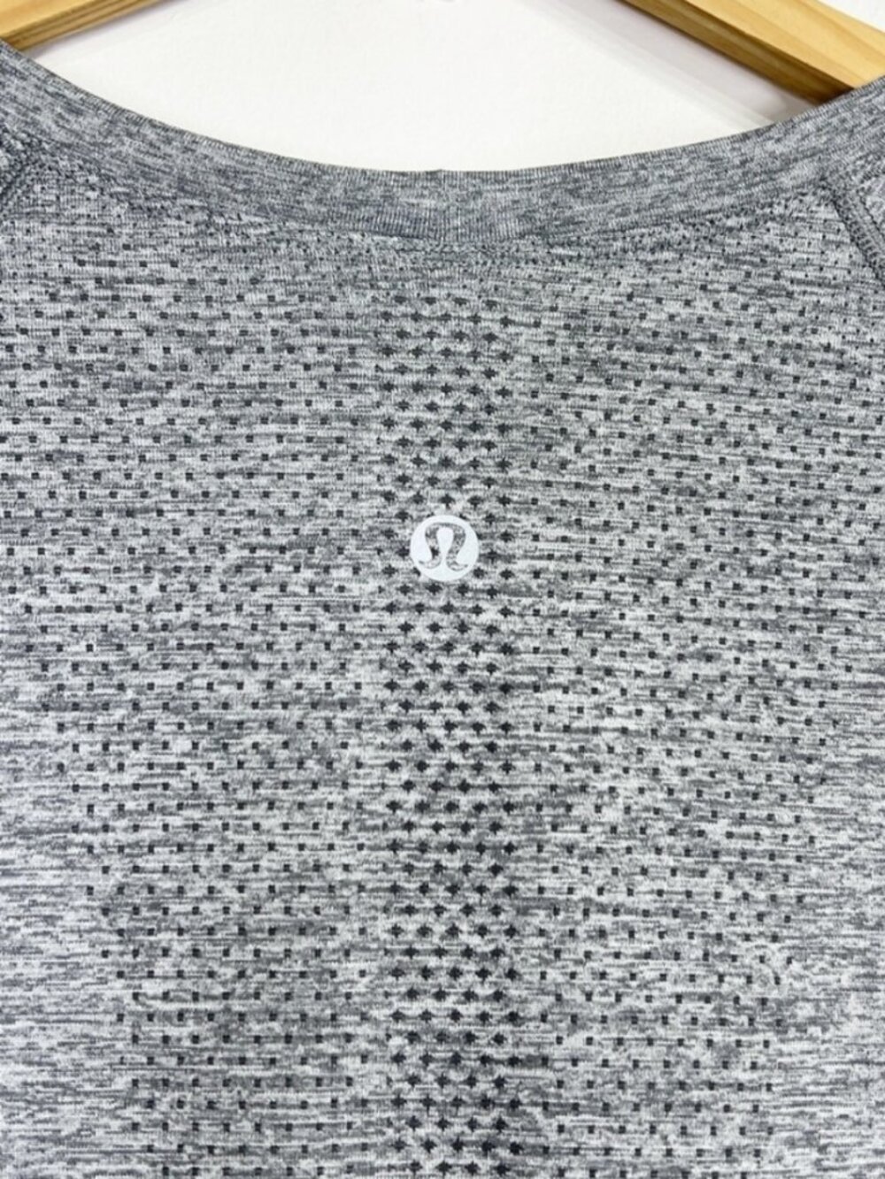 Lululemon Swiftly Tech Short Sleeve 2.0 Slate / White - Picture 5 of 8